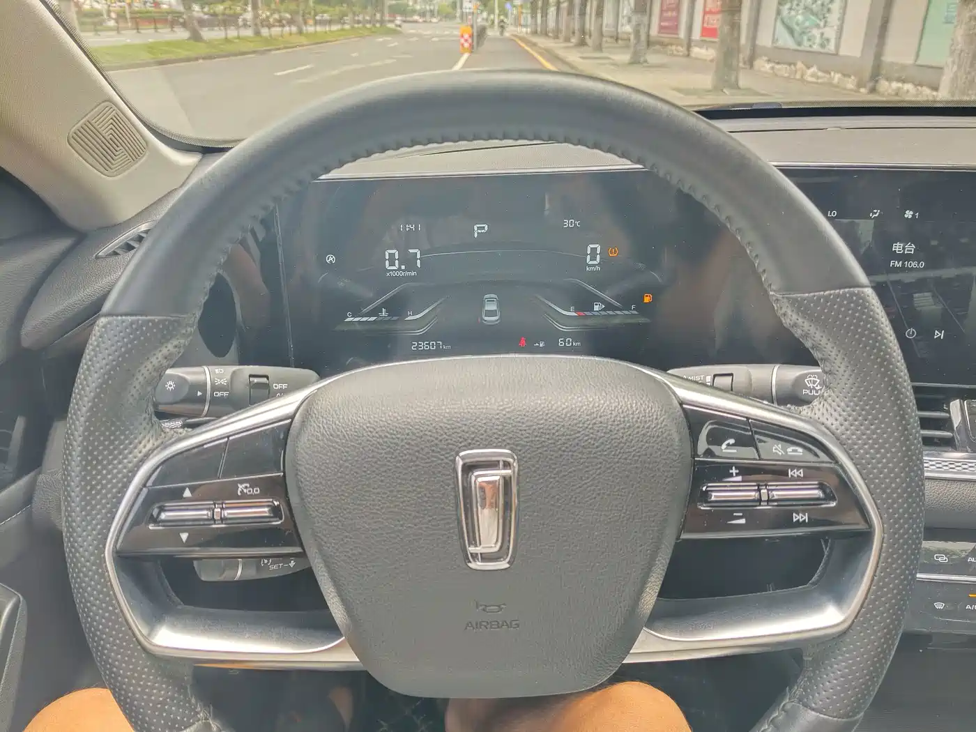 Фото 15 - Besturn B70
