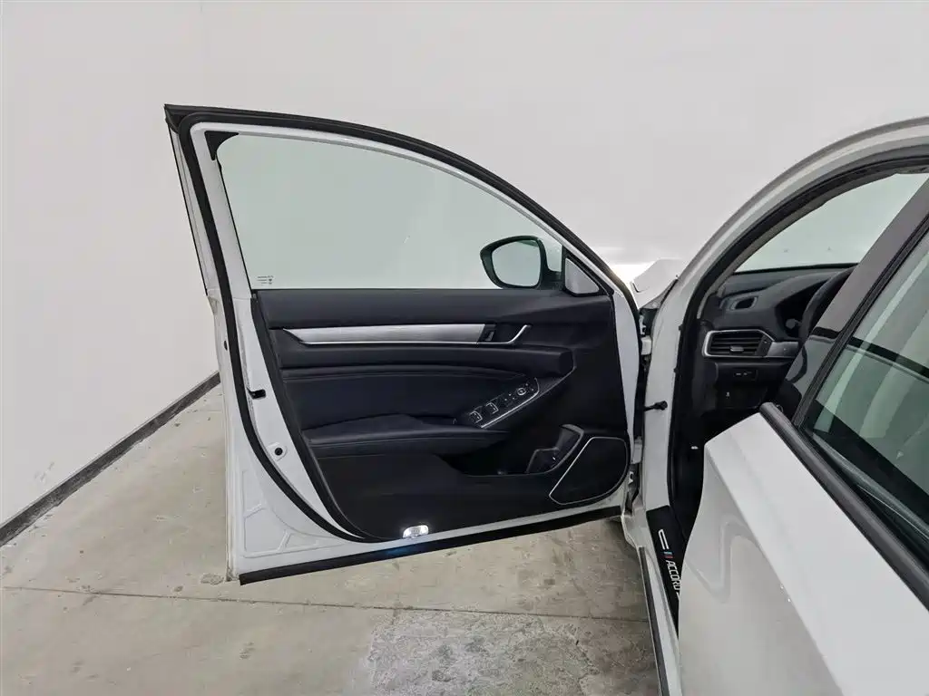 Honda Accord 2022 260TURBO Luxury Edition фото 8