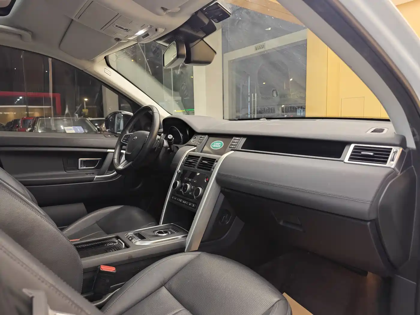 Land Rover Discovery Sport 2019 240PS SE Edition China V фото 31