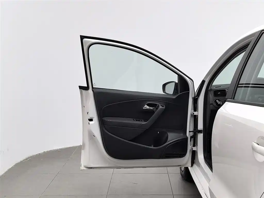 Volkswagen Polo 2016 1.4L Manual Trend фото 8
