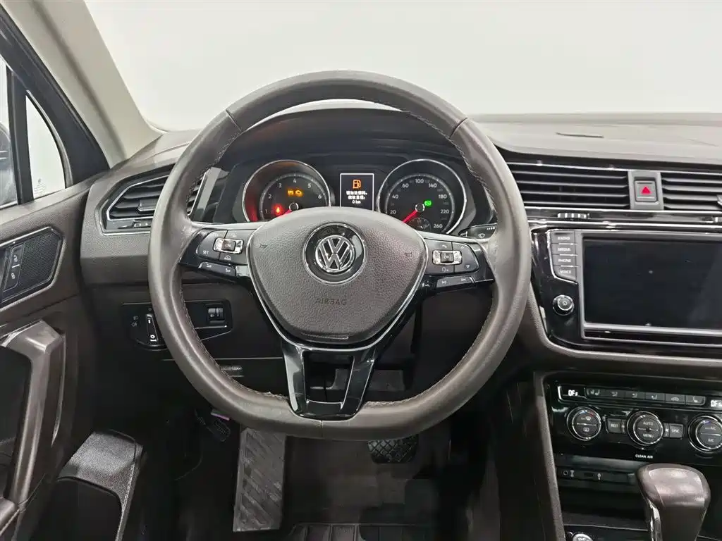 Volkswagen Tiguan L 2017 330TSI Automatic 2WD Luxury Edition фото 11