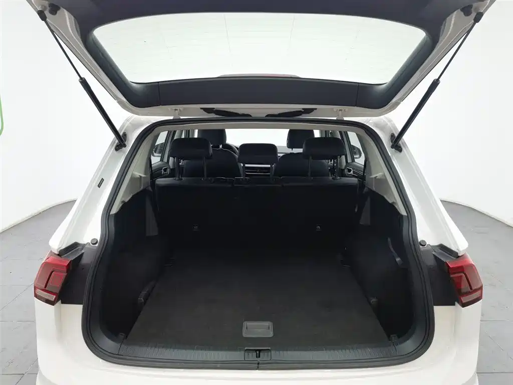 Volkswagen Tiguan L 2022 330TSI Automatic 2WD Comfort Edition фото 16