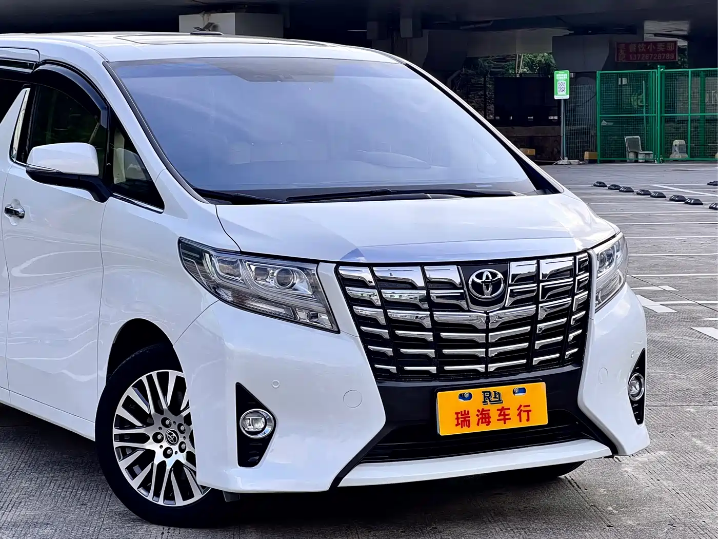 Toyota Alphard 2015 3.5L Luxury Edition фото 9
