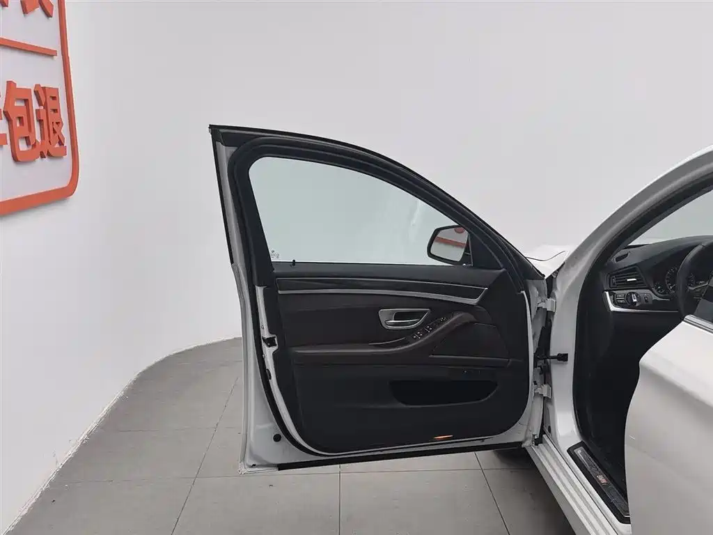 BMW 5 Series 2014 525Li Luxury Design Package фото 8