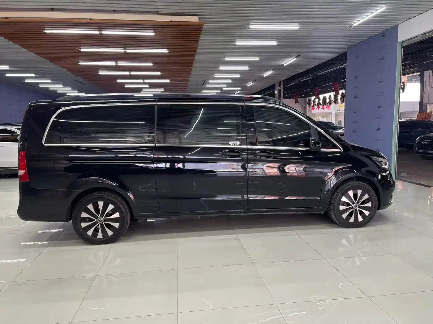 Mercedes-Benz Vito 2023 2.0T Elite 7-Seater фото 8