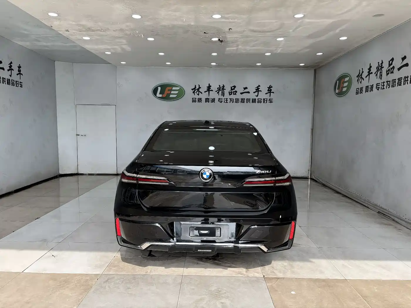 BMW 7 Series 2023 740Li Exclusive M Sport Package фото 6