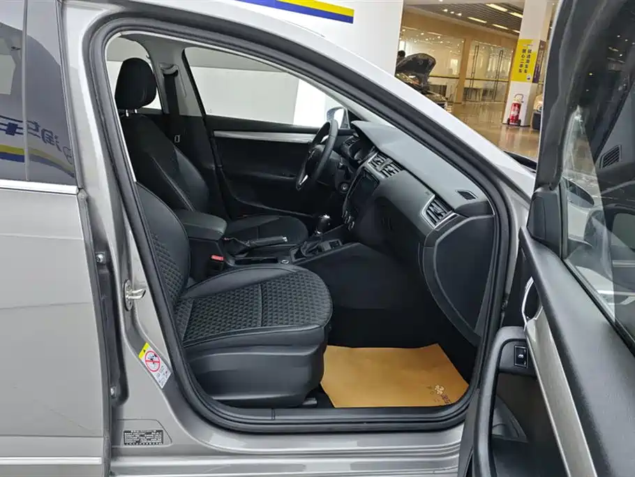 Škoda Octavia 2019 1.5L Automatic Smart Luxury China VI фото 8
