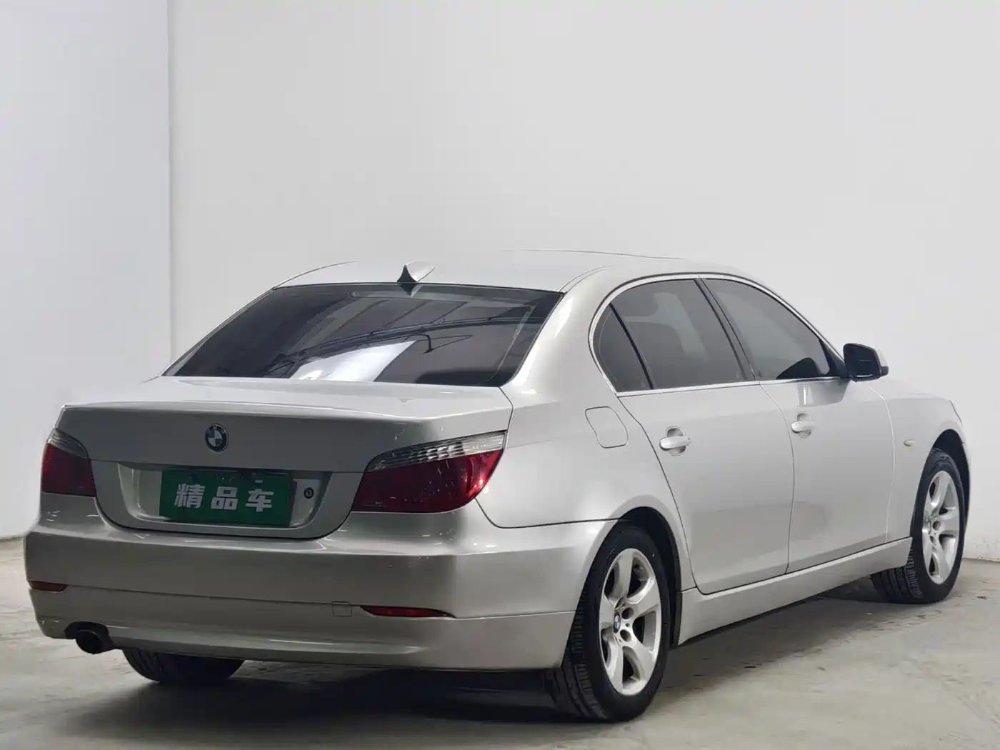 Photo 4 - BMW 5 Series