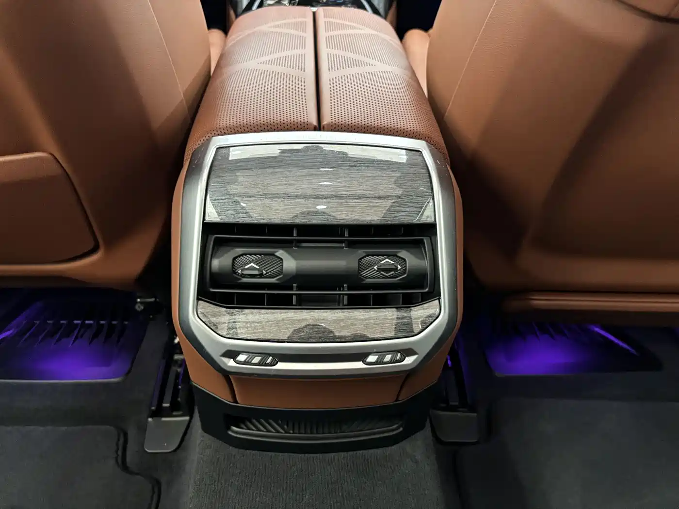 BMW 7 Series 2023 740Li Exclusive M Sport Package фото 19