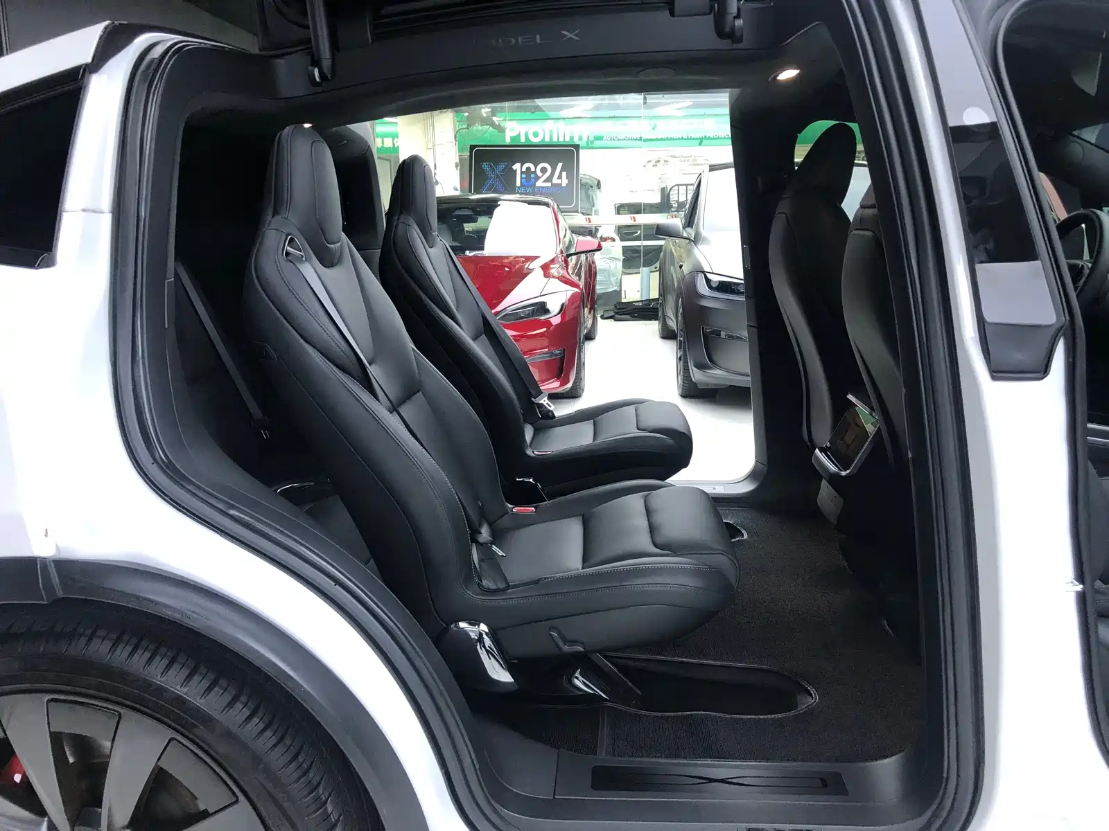 Фото 13 - Tesla Model X