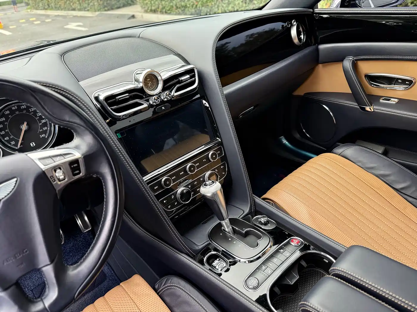 Фото 6 - Bentley Flying Spur