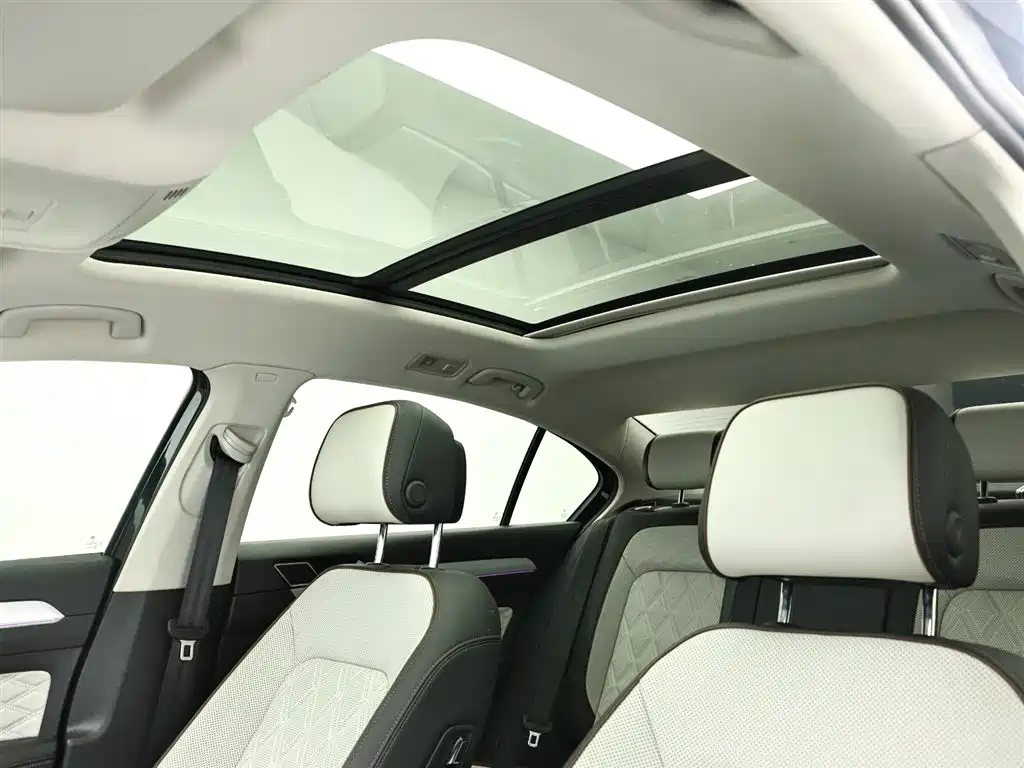 Volkswagen Magotan 2023 Model 2 Million Commemorative Edition 330TSI DSG Luxury фото 12