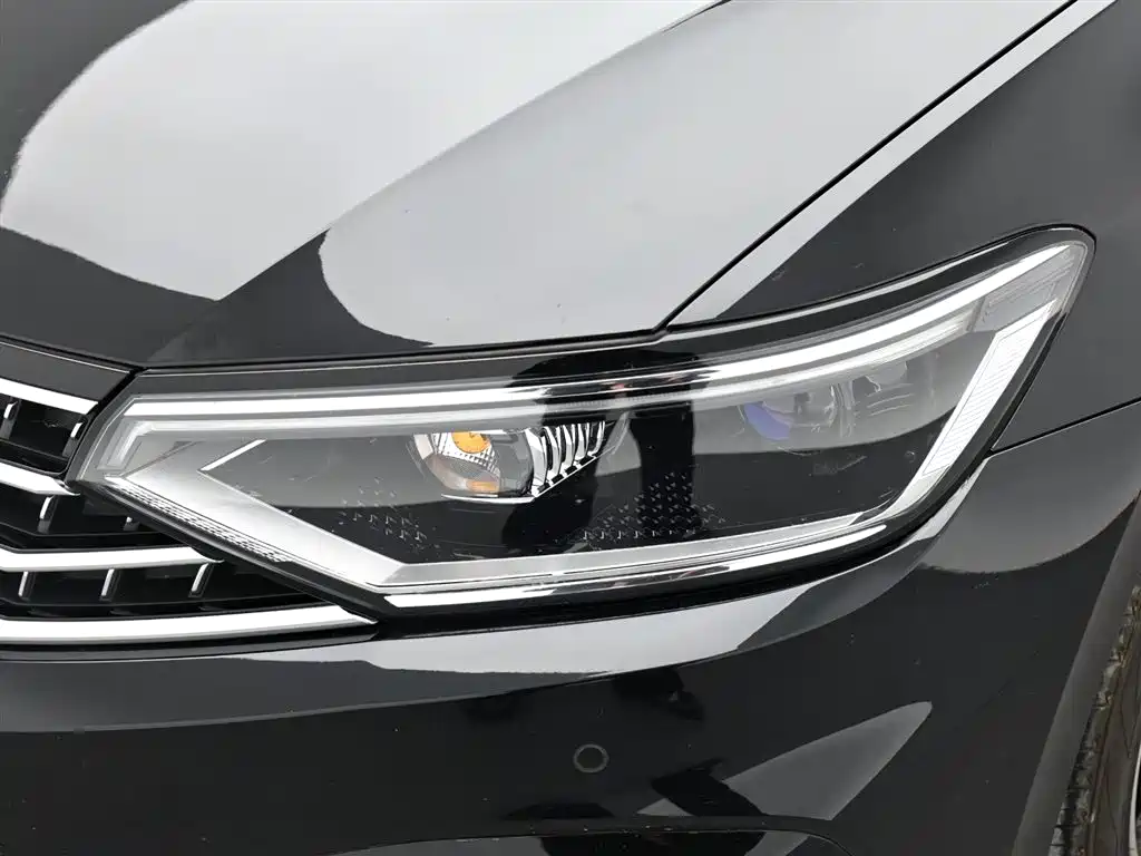 Volkswagen Magotan 2023 Model 2 Million Commemorative Edition 330TSI DSG Luxury фото 17