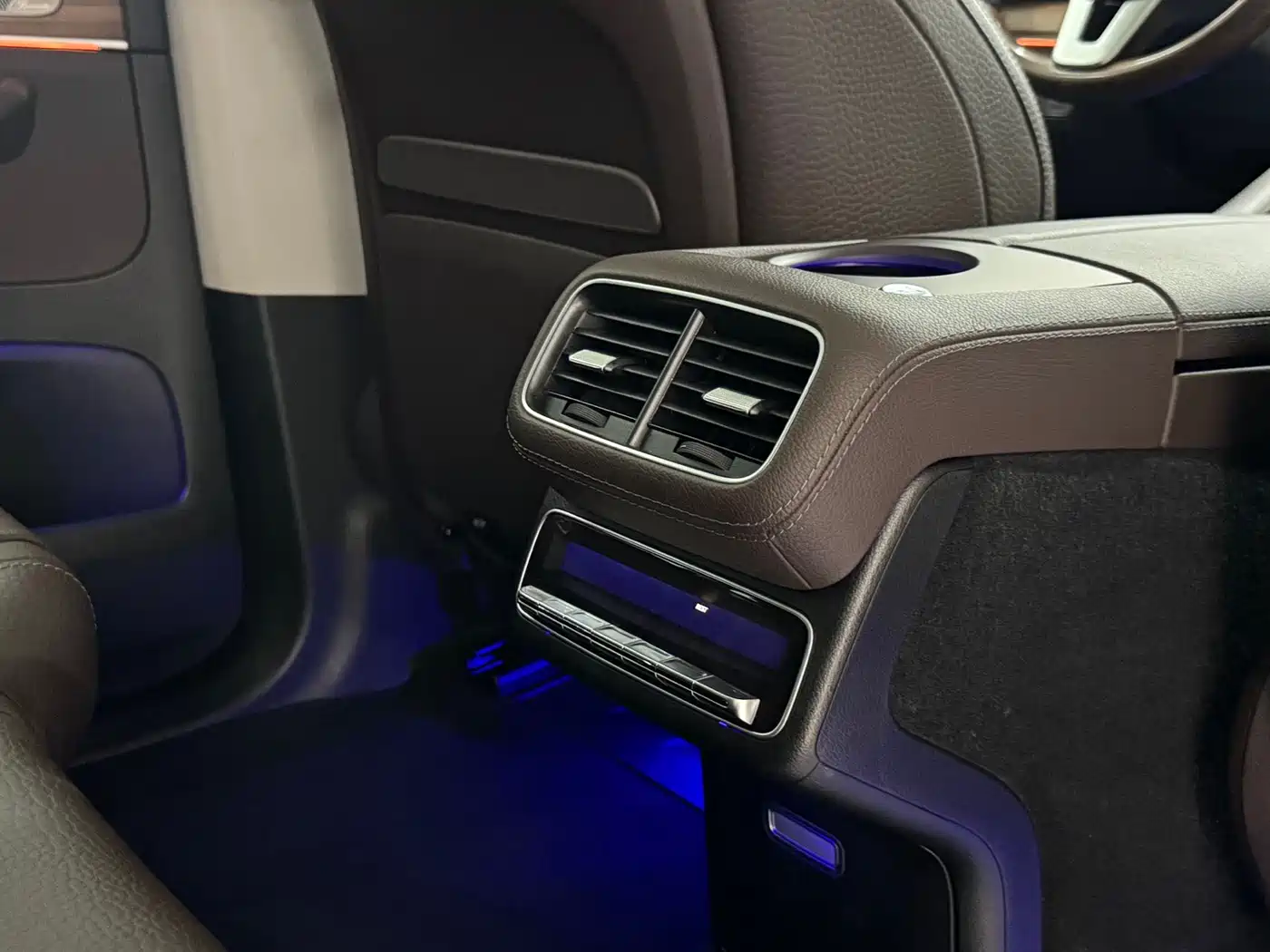 Mercedes-Benz GLS 2023 Facelift GLS 450 4MATIC Luxury фото 18