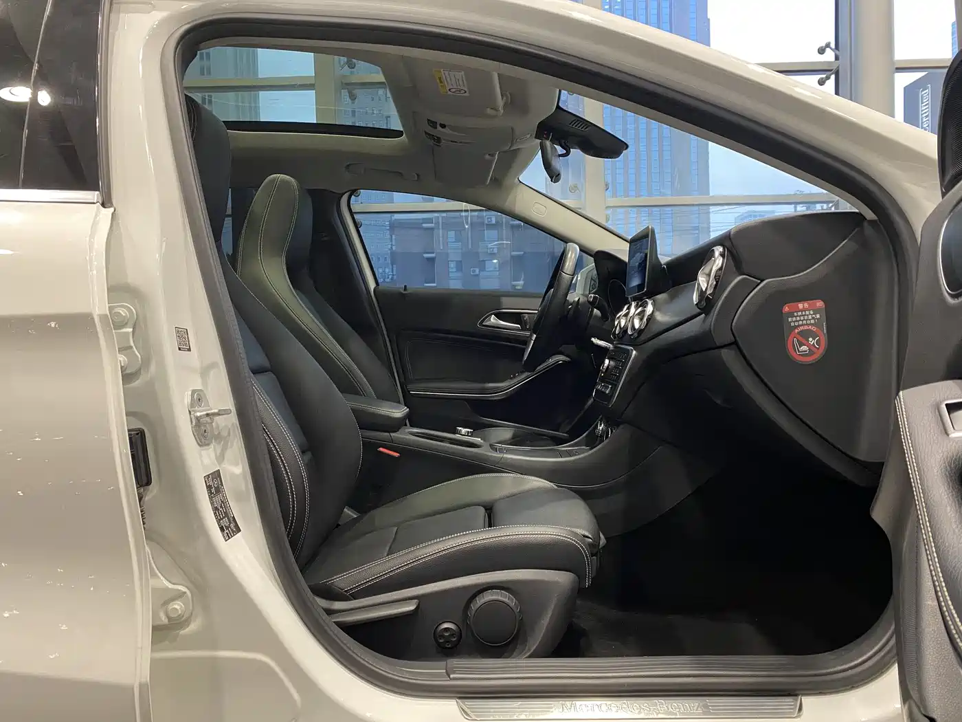 Mercedes-Benz GLA 2017 GLA 200 Dynamic фото 13