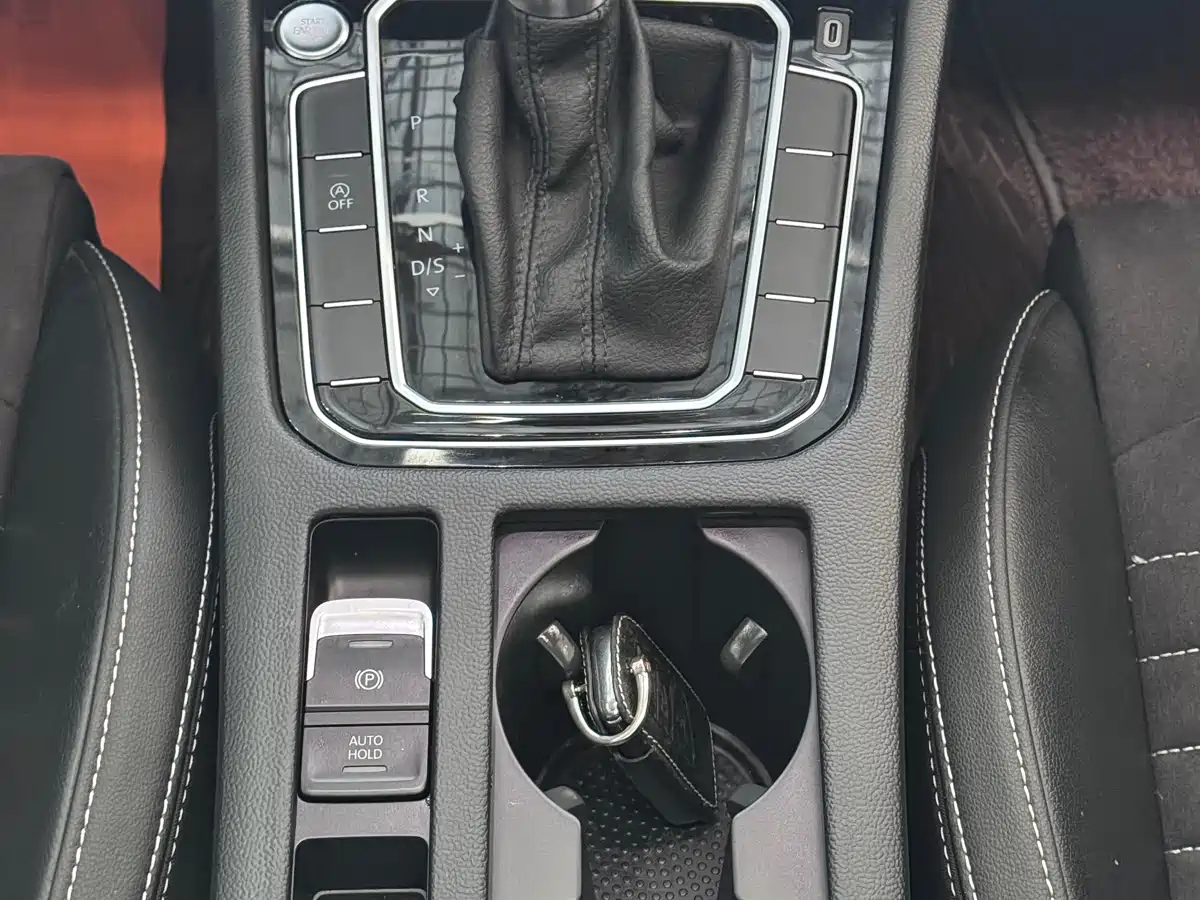 Volkswagen Magotan 2021 330TSI DSG 30th Anniversary Edition фото 17