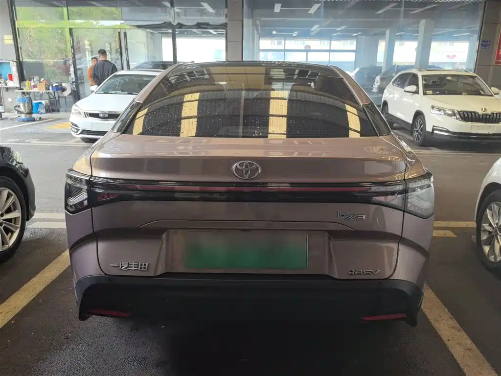 Toyota bZ3 2023 616km Long Range Premium фото 6
