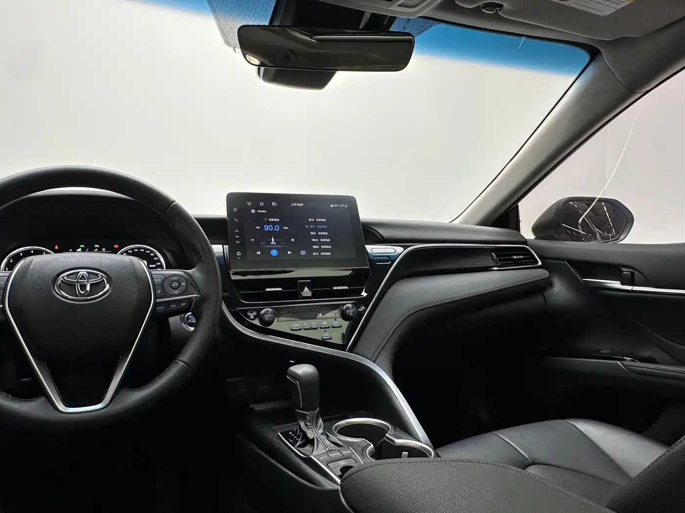 Toyota Camry 2023 2.5G Luxury Edition фото 15