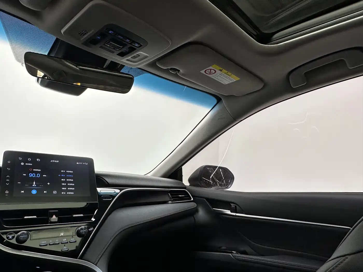 Toyota Camry 2023 2.5G Luxury Edition фото 16