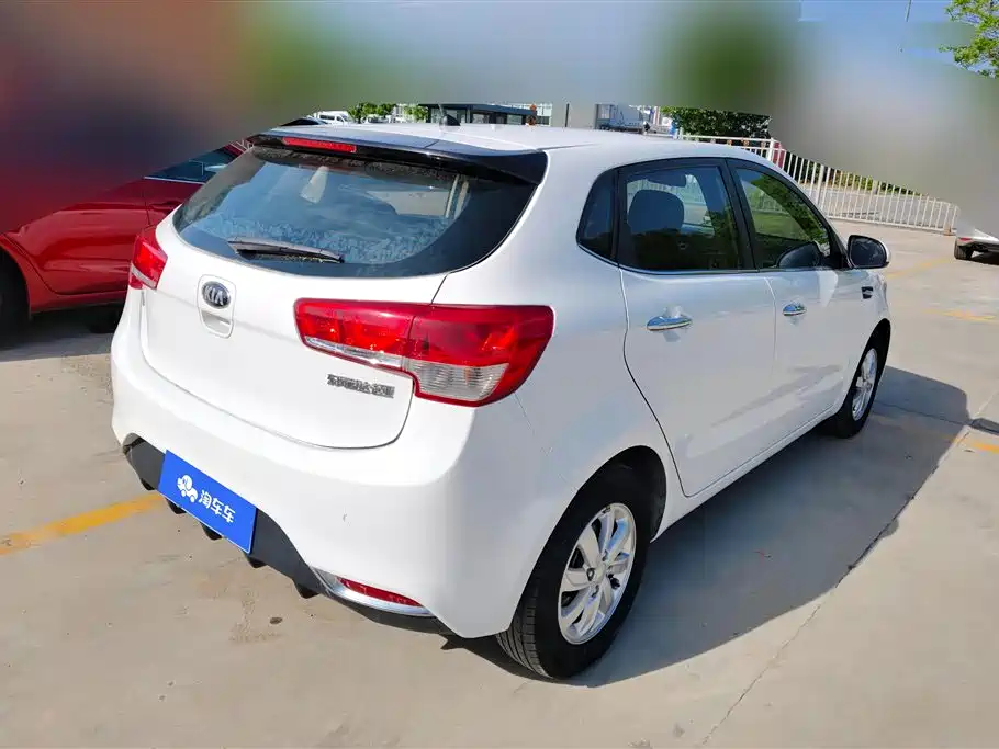 Kia K2 2015 Hatchback 1.4L AT GLS фото 3