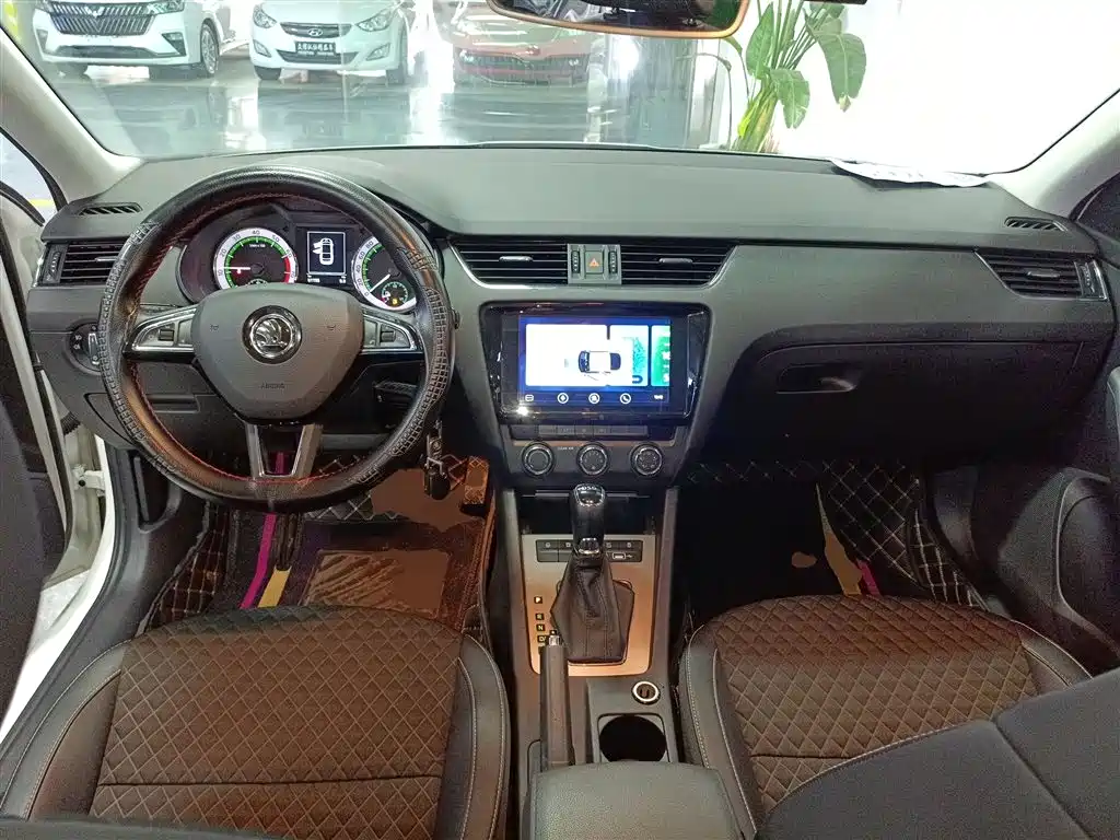 Škoda Octavia 2019 TSI230 DSG Smart Luxury Edition China V фото 10