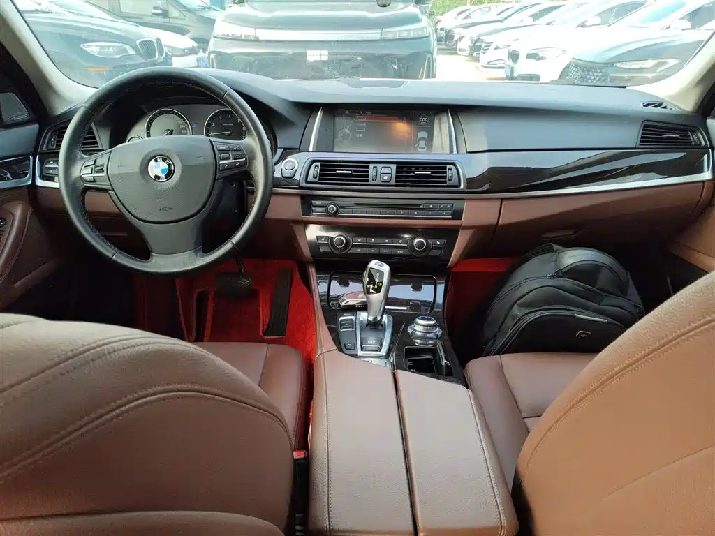 BMW 5 Series 2014 525Li Leading фото 10