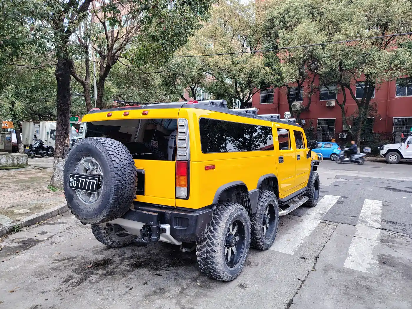 Hummer H2 фото 10