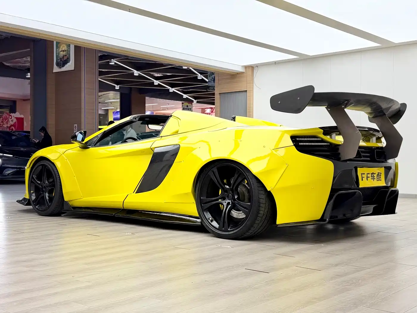 McLaren 12C 2013 3.8T SPIDER 50th Anniversary Edition фото 9