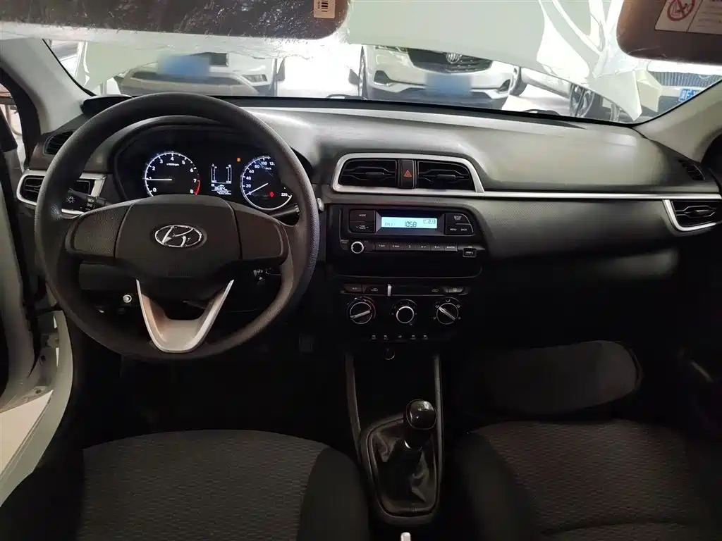 Hyundai Verna 2020 1.4L Manual GL Renewal Edition фото 10