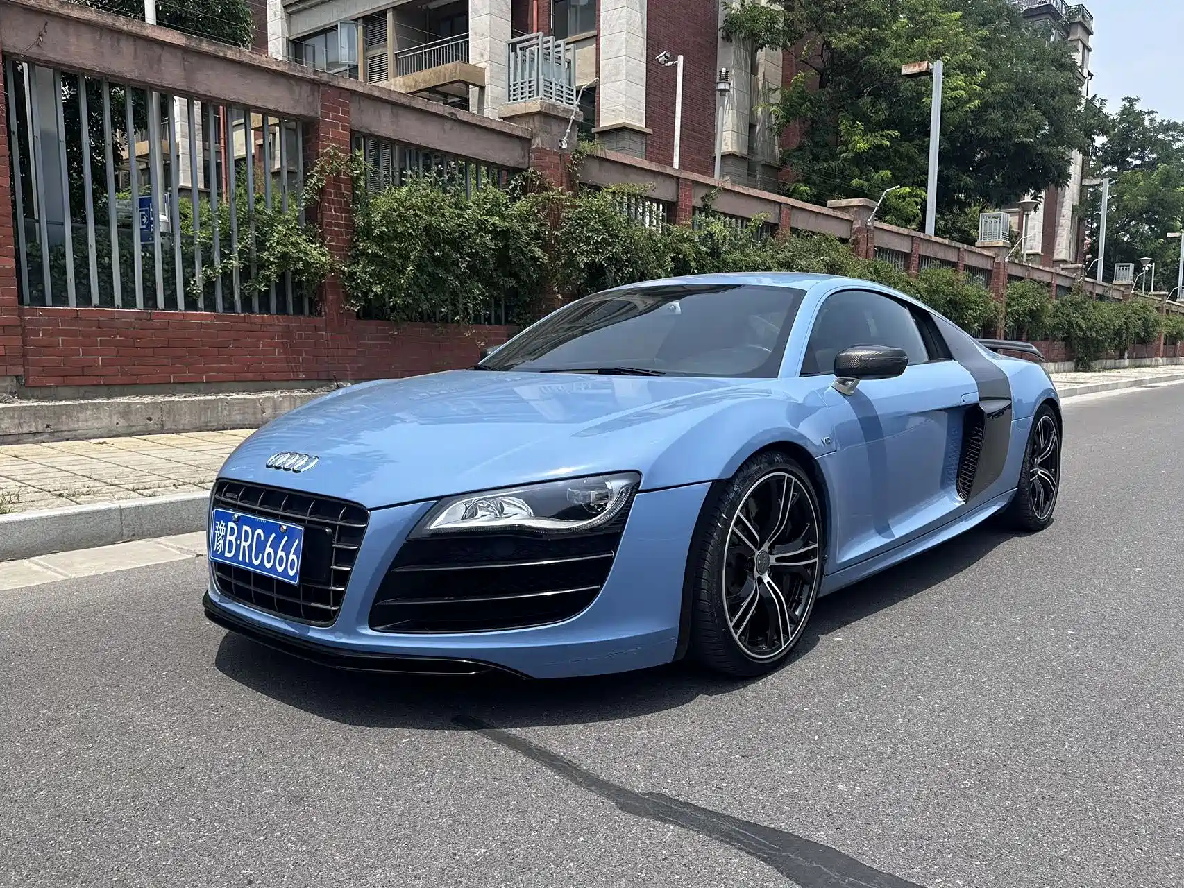 Фото 1 - Audi R8