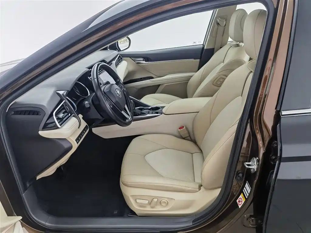 Toyota Camry 2018 2.5G Luxury Edition фото 10