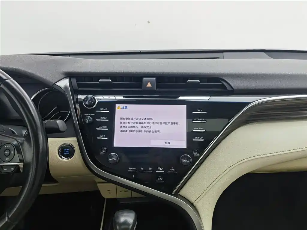 Toyota Camry 2018 2.5G Luxury Edition фото 12