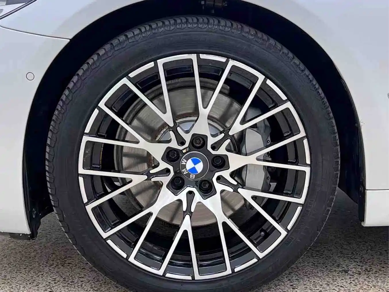 BMW 5 Series 2018 Facelift 530Li Exclusive M Sport Package фото 5