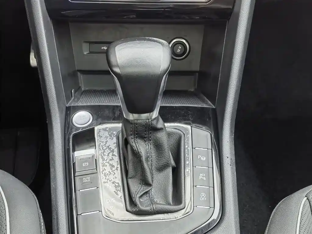 Volkswagen Tiguan L 2023 330TSI Auto 2WD R-Line Premium Edition фото 13