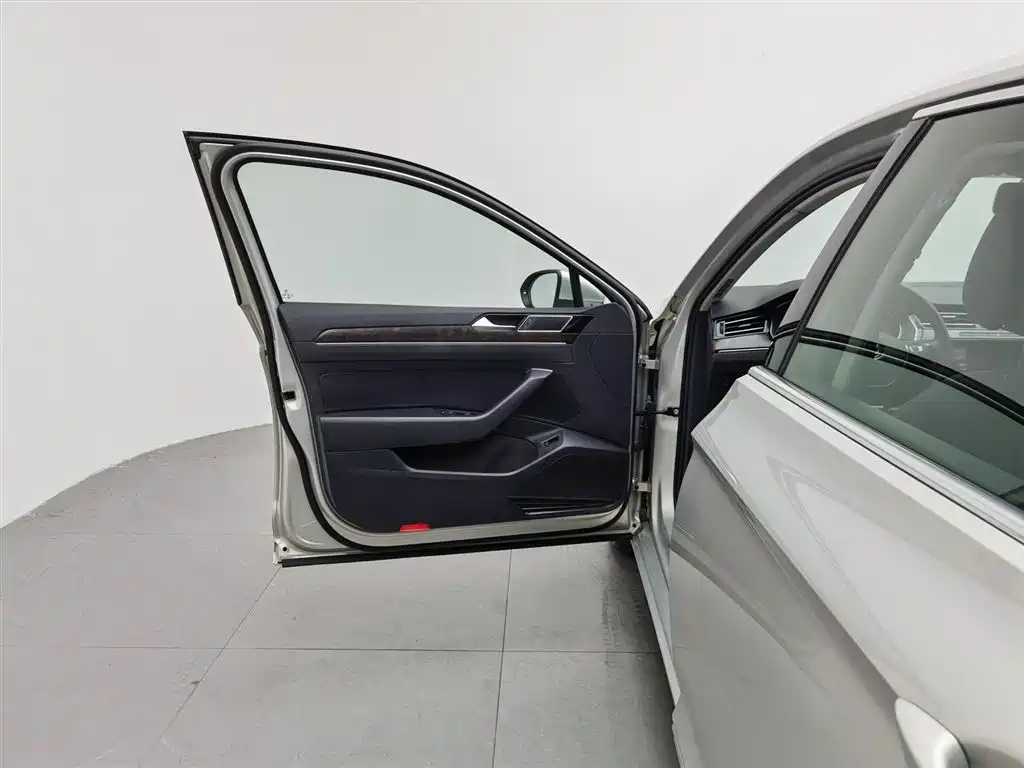 Volkswagen Magotan 2019 330TSI DSG Luxury Class China VI фото 8