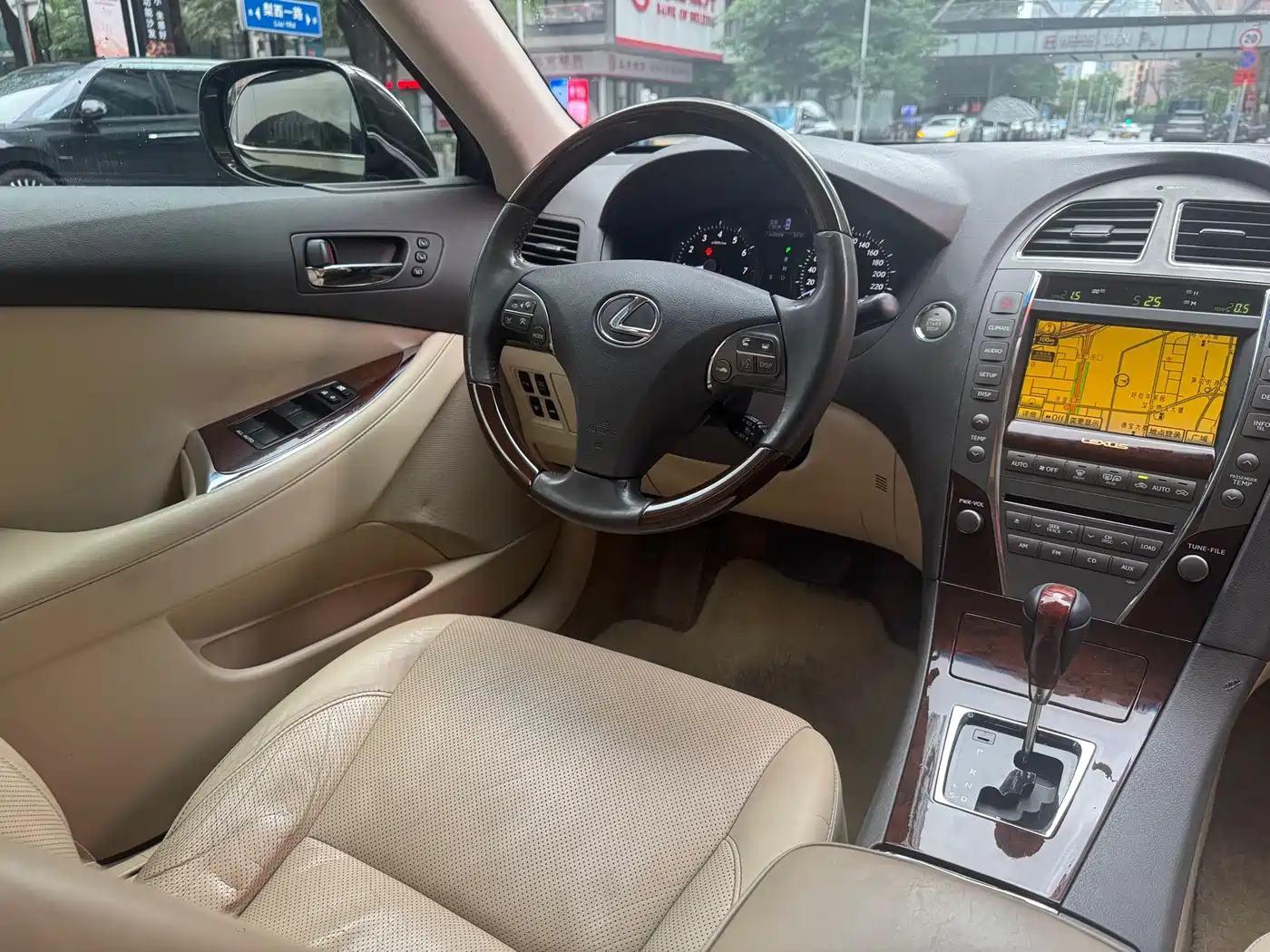 Фото 18 - Lexus ES