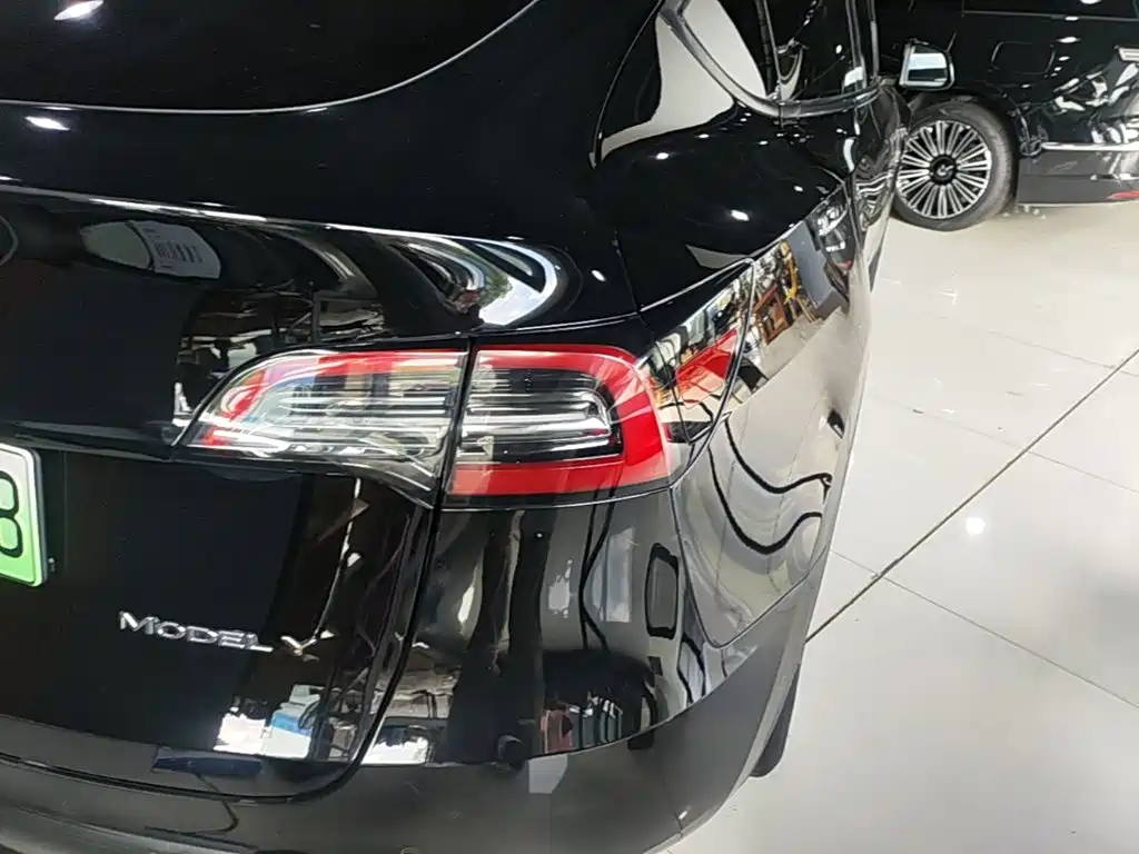 Фото 8 - Tesla Model Y