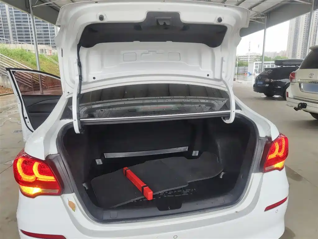 Chevrolet Cavalier 2019 320 Automatic Joy Edition фото 19