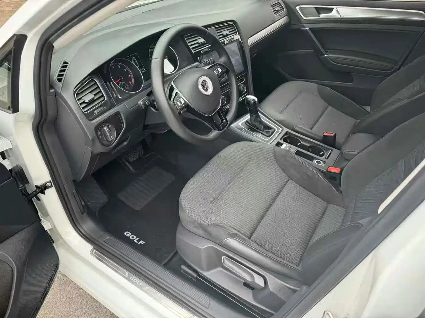 Volkswagen Golf 2018 1.6L Automatic Comfort фото 4