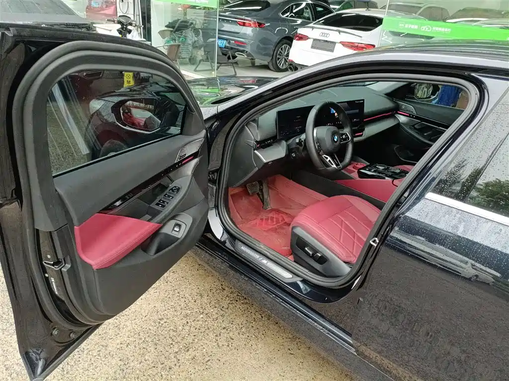 BMW 5 Series 2024 525Li M Sport Package фото 16