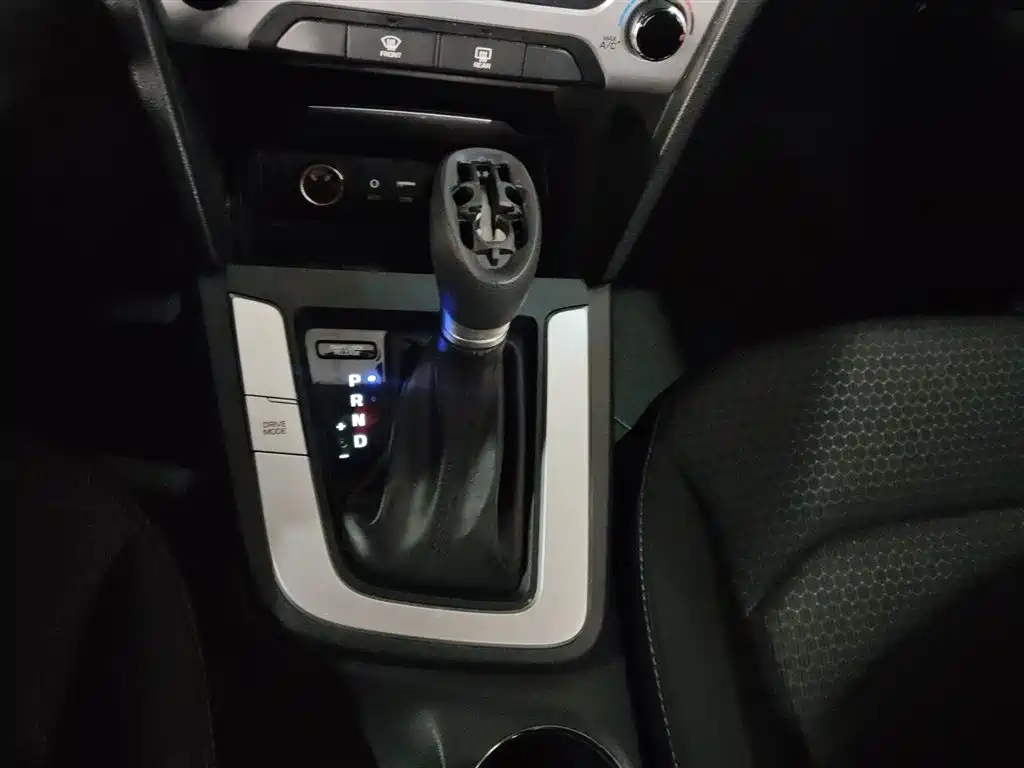 Hyundai Elantra 2016 Model 1.6L Automatic Smart Elite фото 14