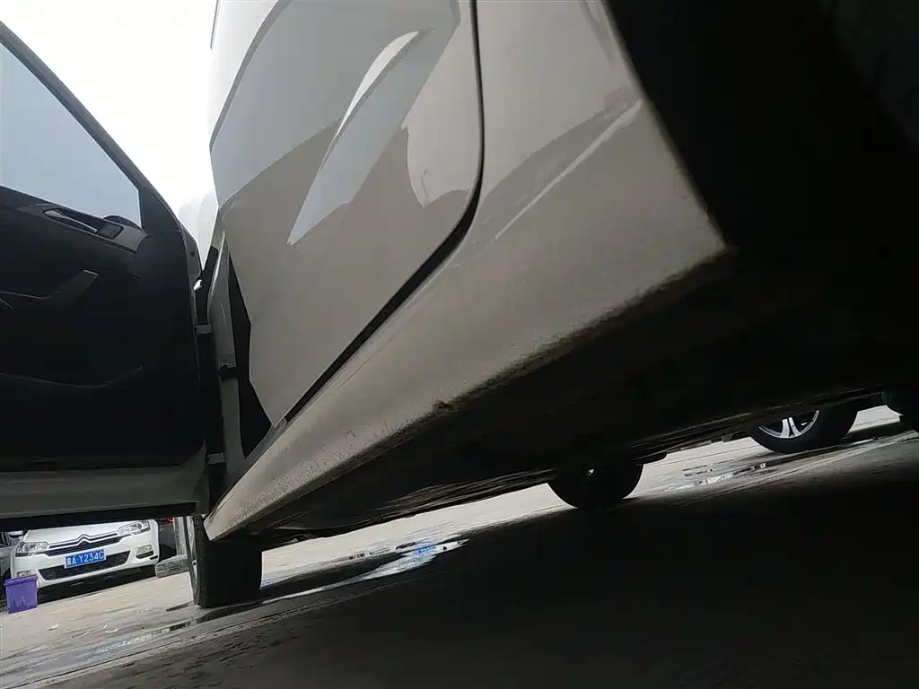 Volkswagen Polo 2019 Plus 1.5L Automatic Panorama Enjoyment Edition фото 22
