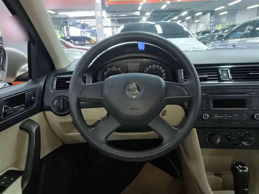 Škoda Rapid 2013 1.6L Automatic Smart Selection фото 11