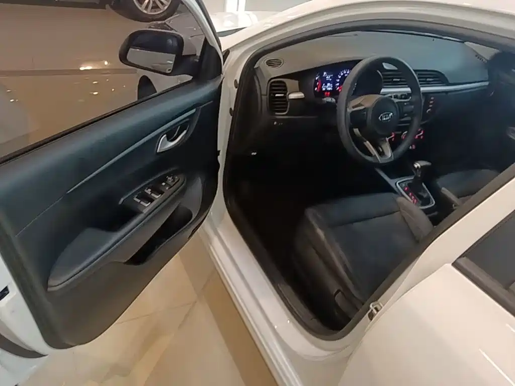 Kia K2 2017 2017 Sedan 1.4L AT GLS