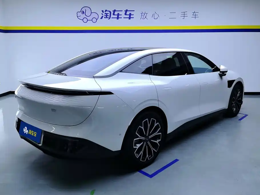 2025 ZEEKR 007