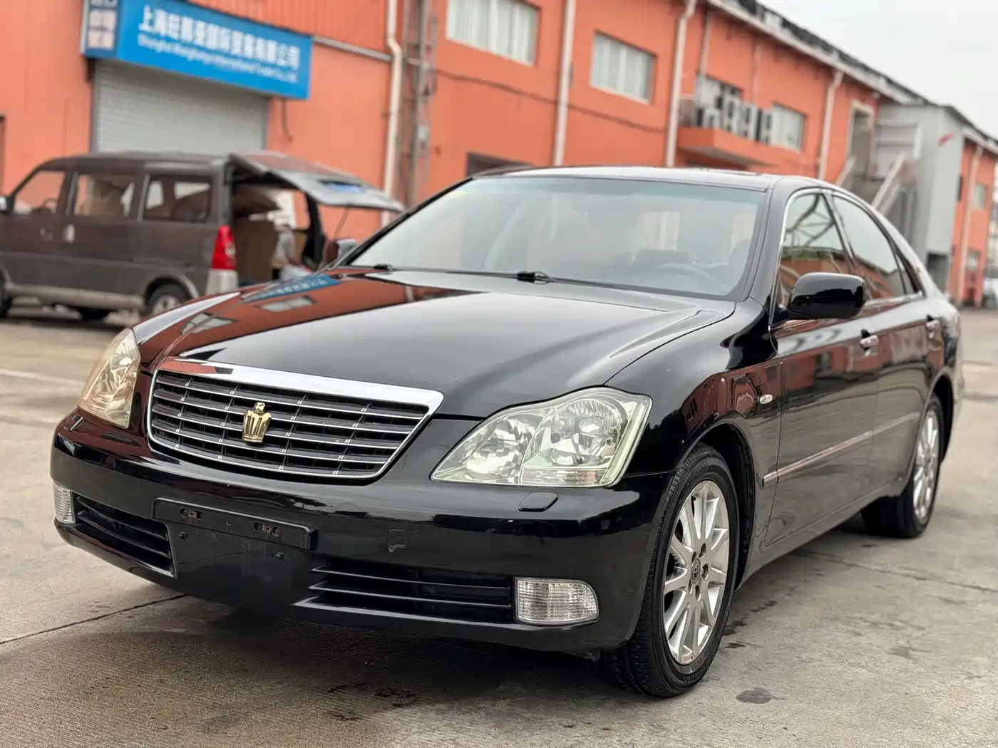 Фото 8 - Toyota Crown