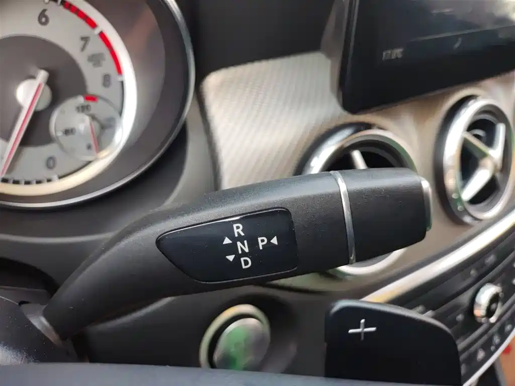 Mercedes-Benz GLA 2016 GLA 200 Dynamic фото 14
