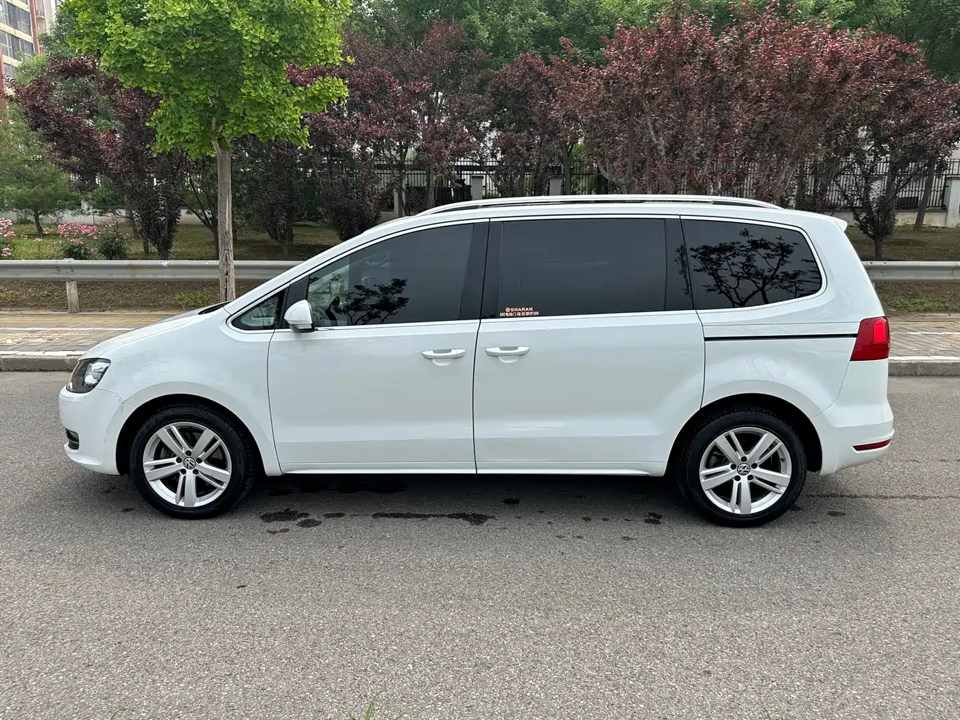 Volkswagen Sharan 2014 2.0TSI Comfort фото 7