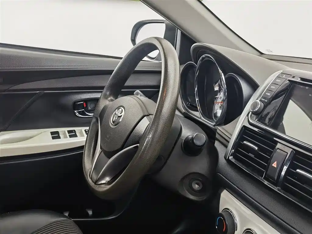Toyota YARiS L Zhi Xuan 2015 1.5G Auto Sunroof Special Edition фото 22
