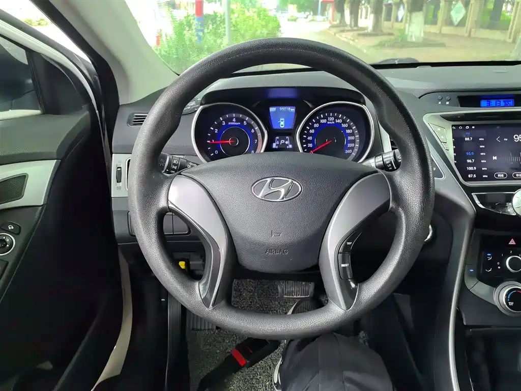 Hyundai Langdong 2015 1.6L Auto Premium фото 3